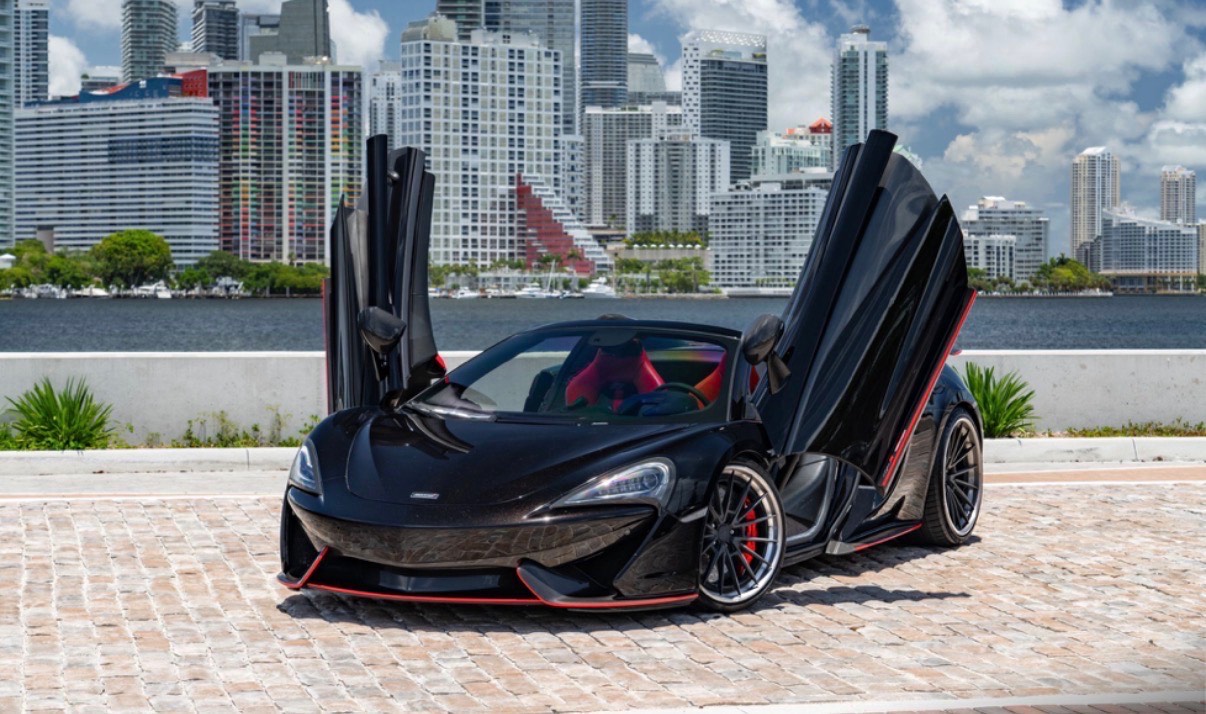 Black McLaren 570s