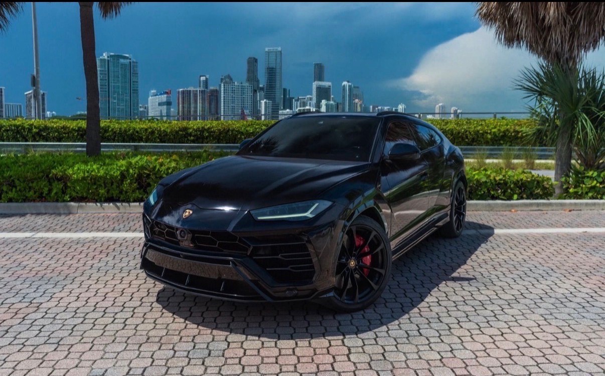 Black Lamborghini Urus